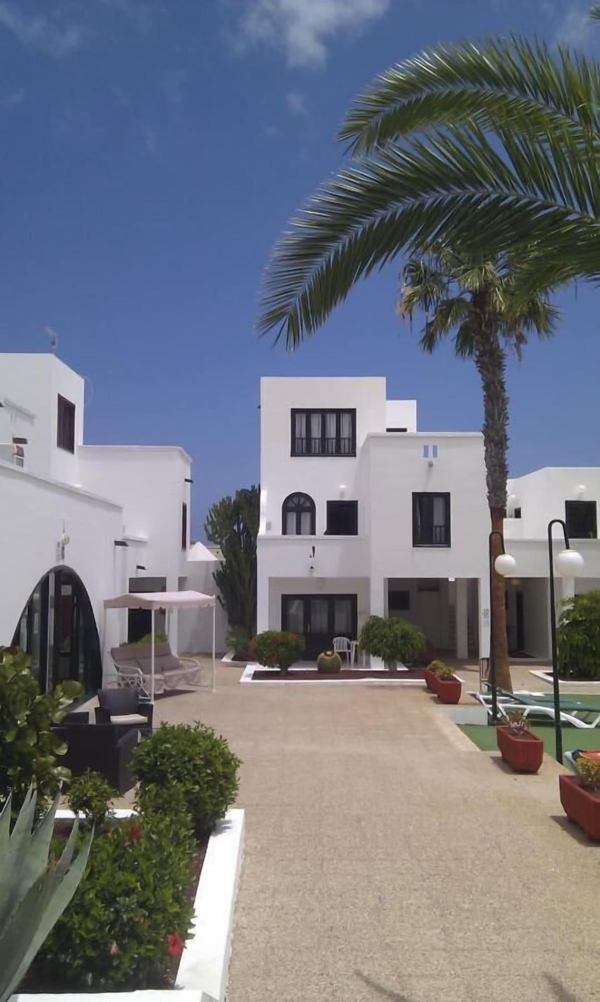 Sol Apartamentos Costa Teguise Εξωτερικό φωτογραφία